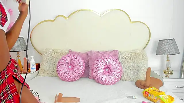 CahitlinBell online show from 09/30/25, 06:07