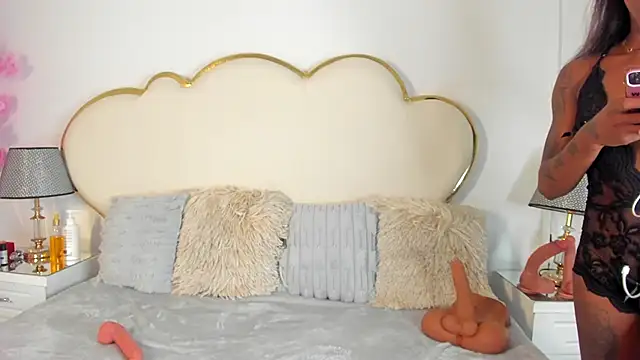 CahitlinBell online show from 10/16/25, 04:13