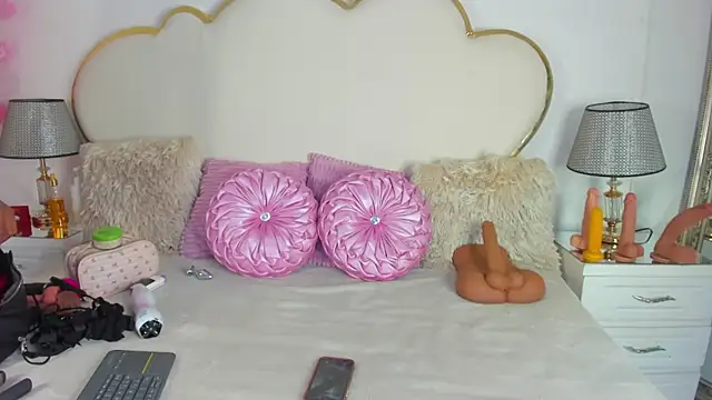 CahitlinBell online show from 10/22/25, 05:41