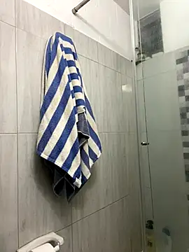 CahitlinBell online show from 11/28/25, 11:40