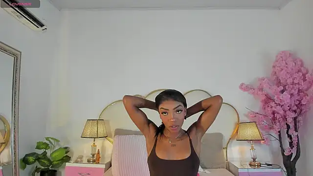 Snapshot of CahitlinBell chatting on 07/09/26, 06:06 CahitlinBell online show from 07/09/26, 06:06