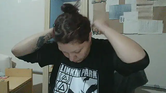 Snapshot of bbyedarling chatting on 10/15/25, 12:22 bbyedarling online show from 10/15/25, 12:22