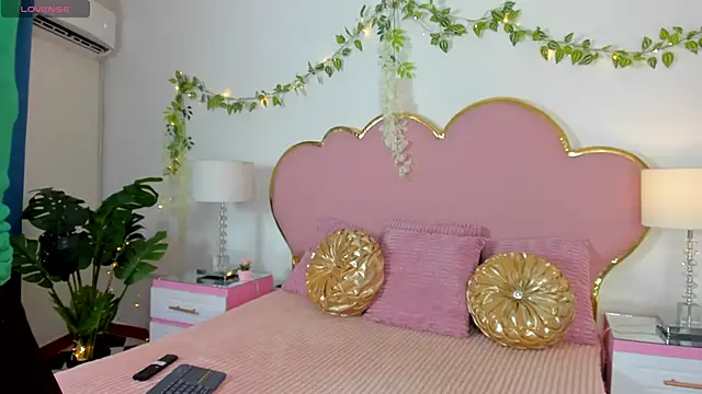 EmmaCrush online show from 09/13/25, 08:52