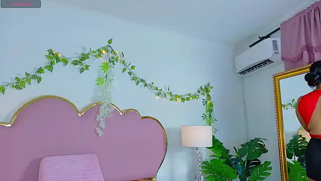 EmmaCrush online show from 10/17/25, 09:06