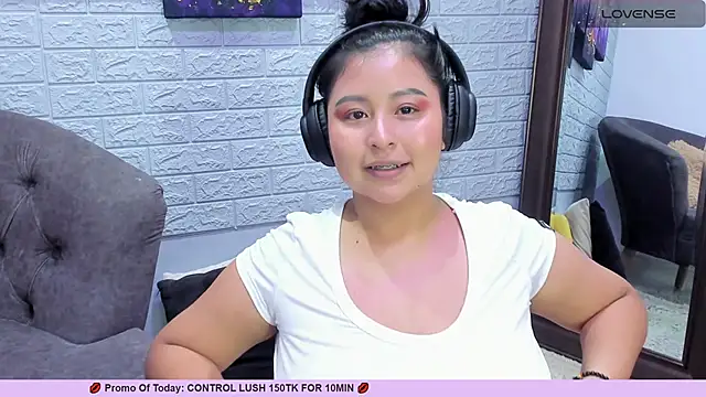  alaiasmile  online show from 03/11/25, 01:37