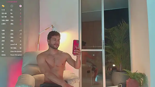 Snapshot of Valentinoford chatting on 01/25/25, 05:29 Valentinoford online show from 01/25/25, 05:29