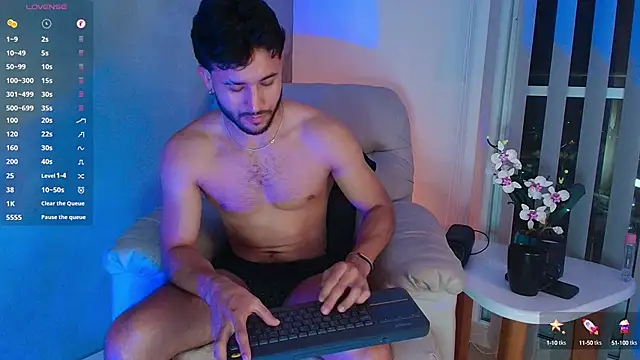 Snapshot of Valentinoford chatting on 03/07/25, 08:23 Valentinoford online show from 03/07/25, 08:23