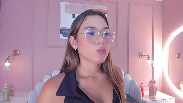 Snapshot of mara_brooks chatting on 03/07/25, 07:05 mara brooks online show from 03/07/25, 07:05