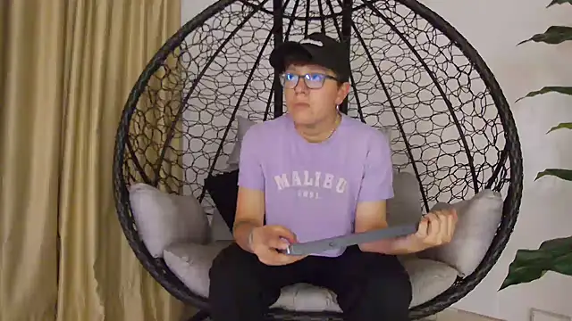 alex noa online show from 11/11/25, 07:25