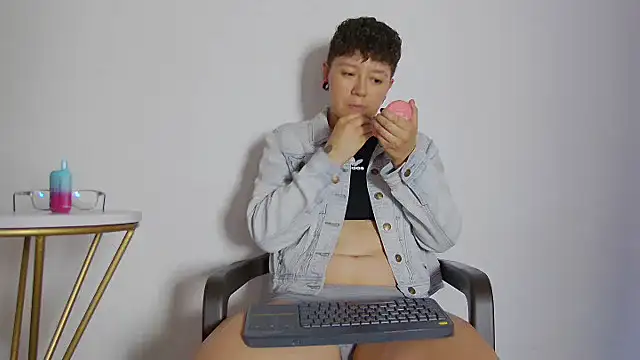 alex noa online show from 11/25/25, 07:25