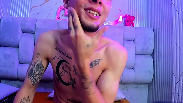 kendalltaylorr online show from 02/22/25, 09:45