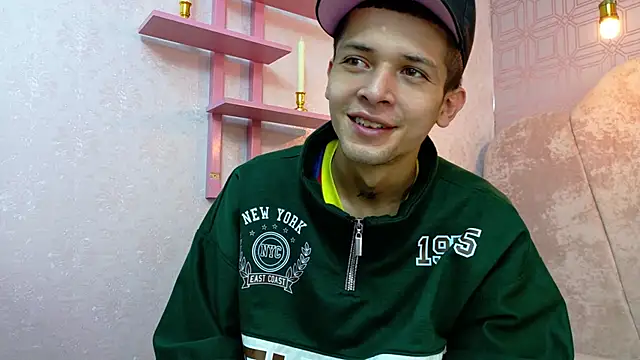 kendalltaylorr online show from 12/04/25, 12:36