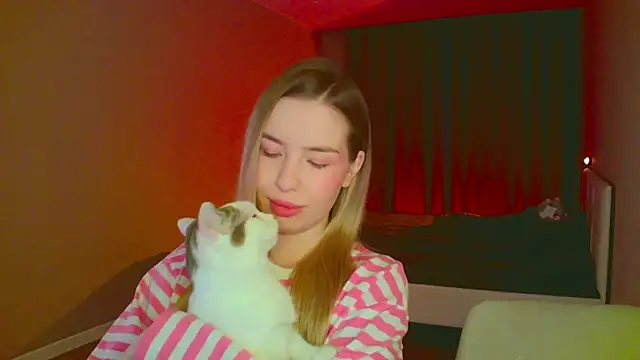 Snapshot of mia_raspberrie chatting on 03/01/25, 03:43 mia raspberrie online show from 03/01/25, 03:43