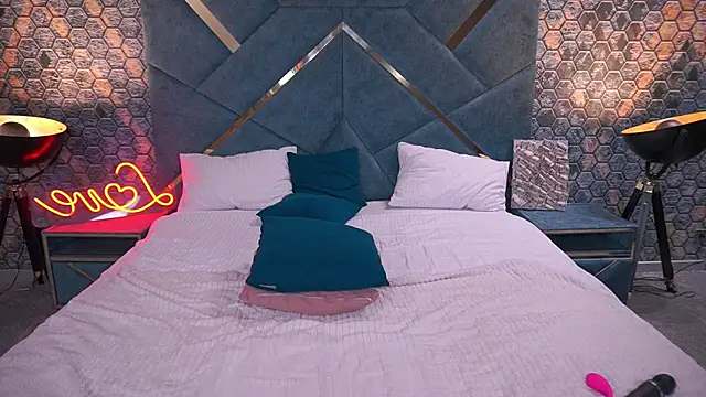 ArianaDarkk online show from 10/19/25, 07:47