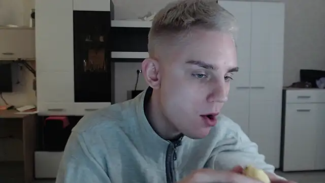 angryzan online show from 02/11/25, 07:44