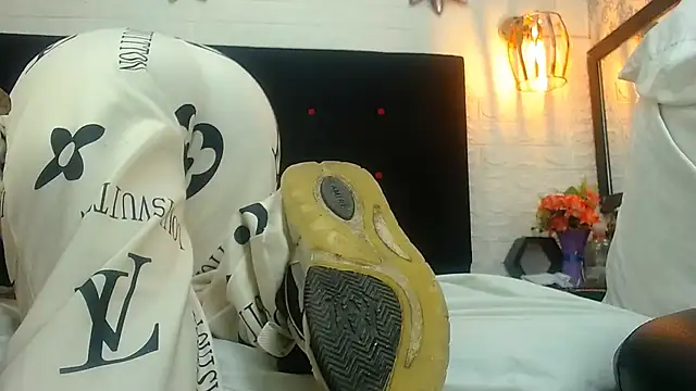 Snapshot of hairy_pussywet chatting on 12/07/24, 12:24 hairy pussywet online show from 12/07/24, 12:24