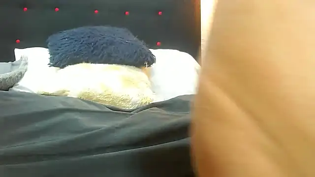 Snapshot of hairy_pussywet chatting on 12/15/24, 01:24 hairy pussywet online show from 12/15/24, 01:24