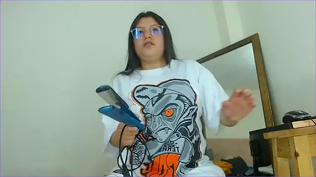 Snapshot of hairy_pussywet chatting on 02/20/25, 12:19 hairy pussywet online show from 02/20/25, 12:19