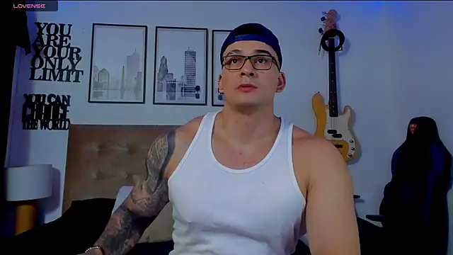 seancarreraa online show from 12/18/25, 03:23