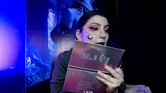 Snapshot of sophy_rock chatting on 02/17/26, 02:57 sophy rock online show from 02/17/26, 02:57