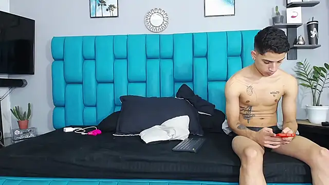 Leon hot X online show from 02/01/25, 09:08