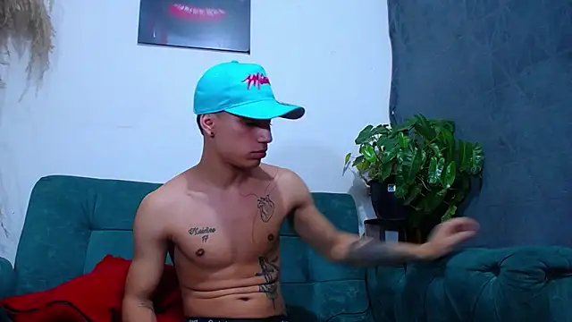 Leon hot X online show from 02/07/25, 01:47