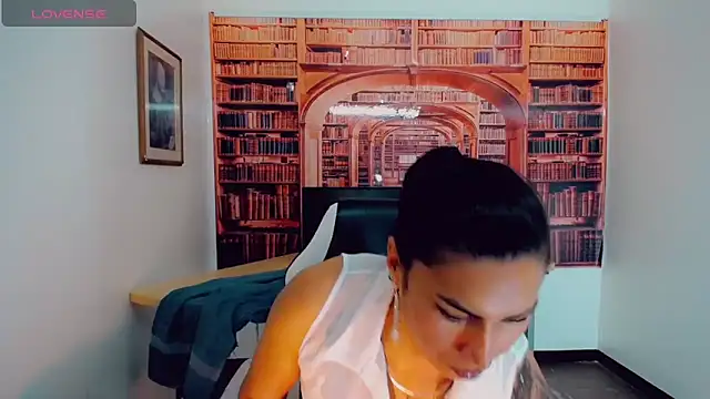 Snapshot of khiara_moretti chatting on 03/04/25, 07:54 khiara moretti online show from 03/04/25, 07:54