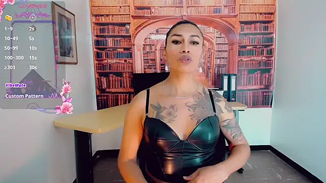 Snapshot of khiara_moretti chatting on 03/11/25, 07:36 khiara moretti online show from 03/11/25, 07:36