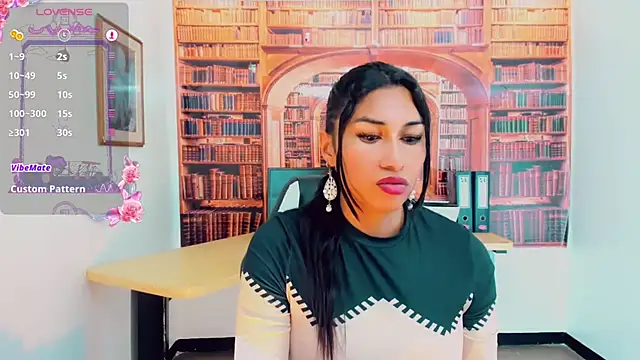 Snapshot of khiara_moretti chatting on 03/14/25, 11:00 khiara moretti online show from 03/14/25, 11:00