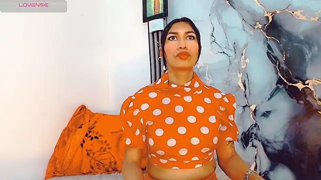 khiara moretti online show from 11/12/25, 11:21