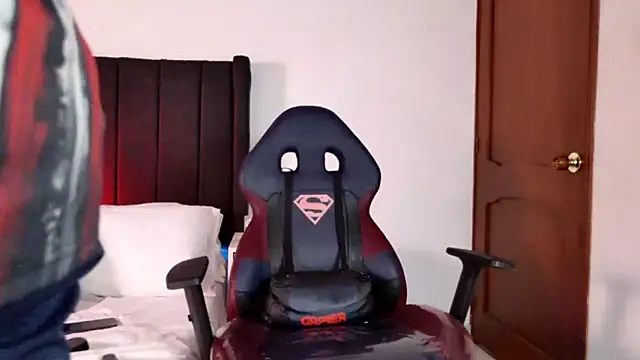 muscle ares online show from 10/31/25, 12:44