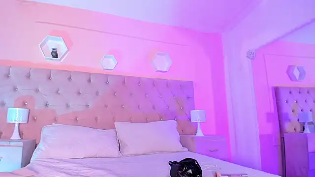 Agathaargent  online show from 12/13/24, 05:16