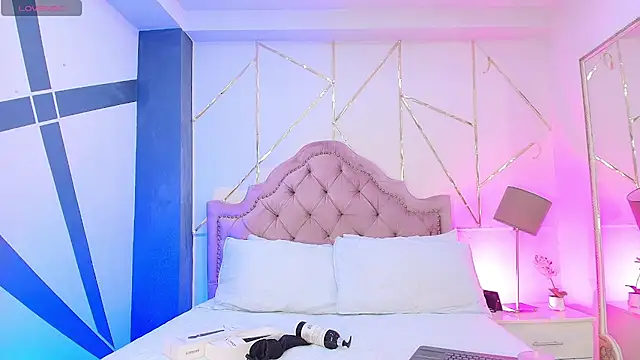 Agathaargent  online show from 01/18/25, 08:52