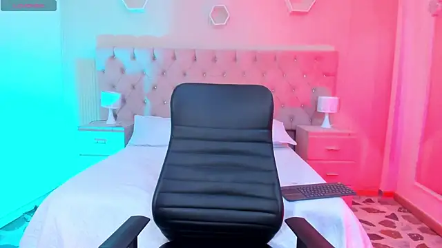 Agathaargent  online show from 10/31/25, 04:02