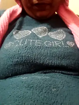 Snapshot of Shoni__ chatting on 12/18/25, 03:56 Shoni online show from 12/18/25, 03:56