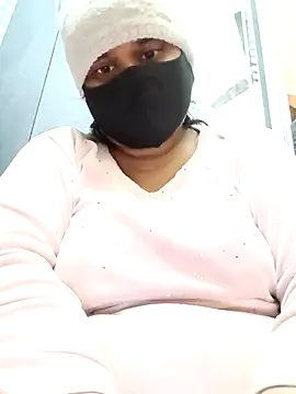 Snapshot of Shoni__ chatting on 01/13/26, 04:34 Shoni online show from 01/13/26, 04:34