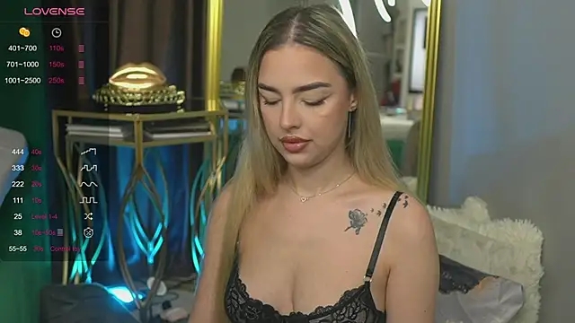 ScarletColes online show from 01/21/25, 01:08