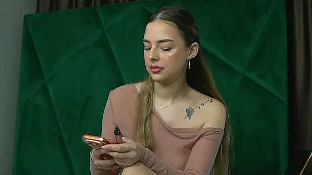 ScarletColes online show from 01/10/26, 11:42