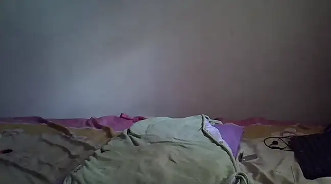 Snapshot of THUEBA17 chatting on 02/16/25, 08:32 THUEBA17 online show from 02/16/25, 08:32