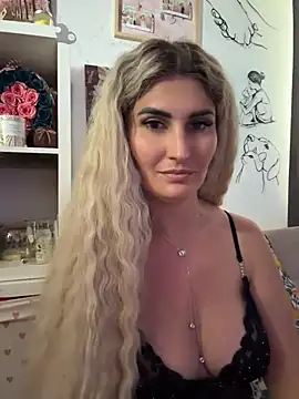 Snapshot of EvelynFrances chatting on 07/10/26, 01:14 EvelynFrances online show from 07/10/26, 01:14