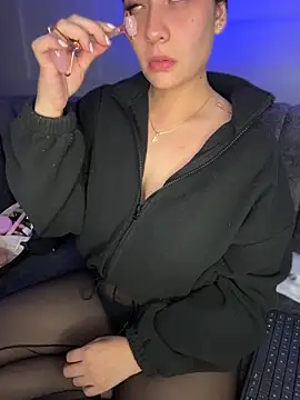 GabriellaFerrer online show from 10/31/25, 10:05