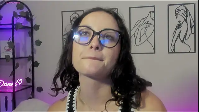 Megan Rodrigo online show from 01/30/25, 08:21