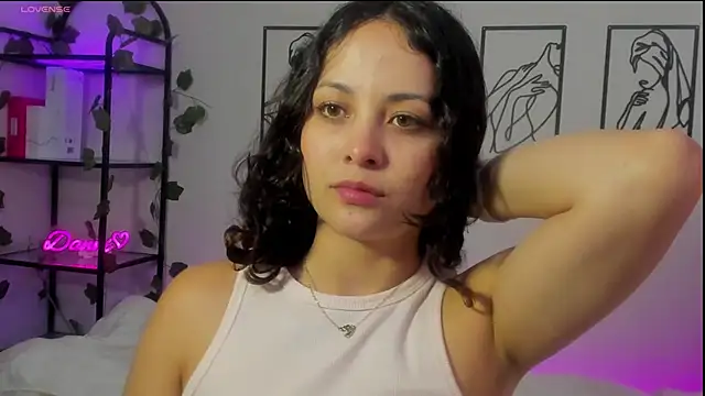 Megan Rodrigo online show from 02/14/25, 07:44