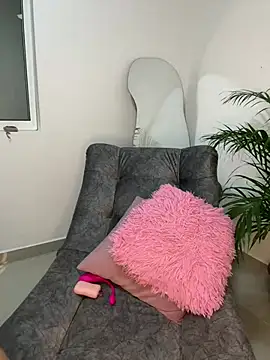 Roxanne 08 online show from 12/17/24, 11:27