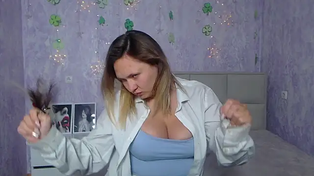 SallyVerda online show from 03/17/25, 04:08