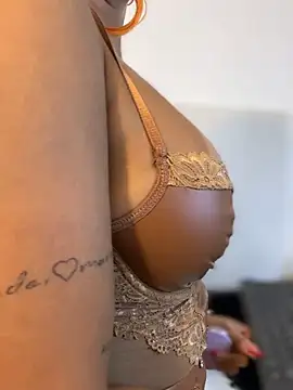 Snapshot of Amber_Martins_ chatting on 02/23/26, 09:17 Amber Martins online show from 02/23/26, 09:17