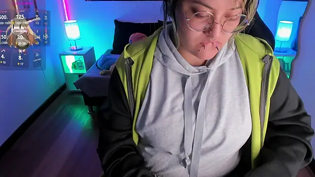 lucky-leah online show from 10/30/25, 03:41