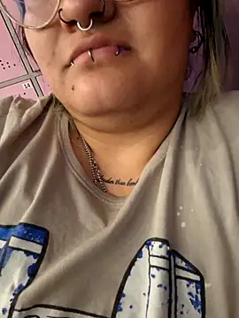 lucky-leah online show from 11/20/25, 03:50