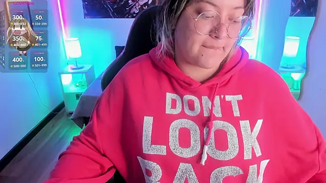 lucky-leah online show from 12/02/25, 03:34