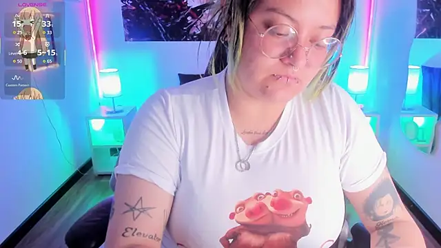 lucky-leah online show from 12/18/25, 03:23